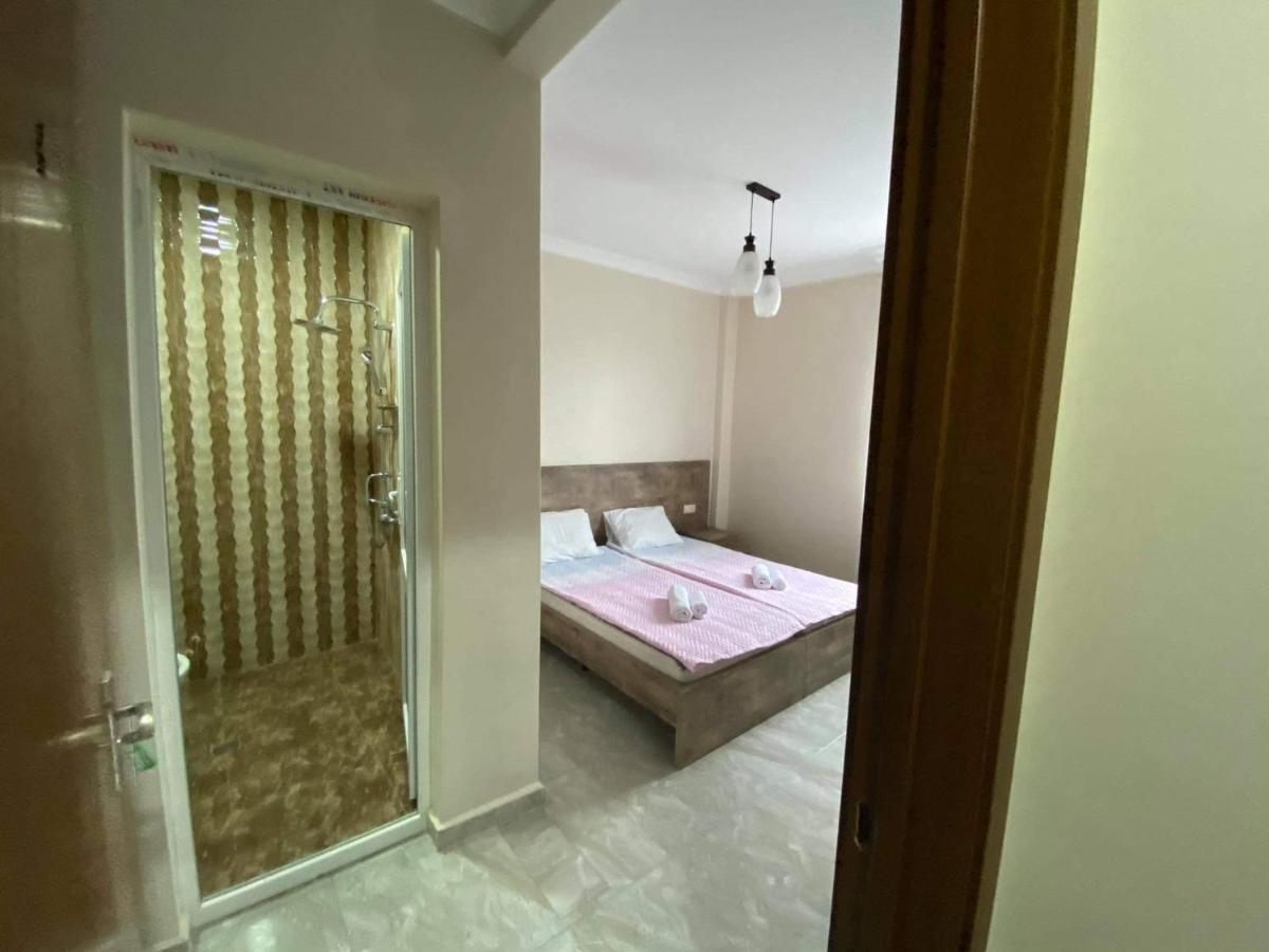 Family Hotel Batumi Esterno foto