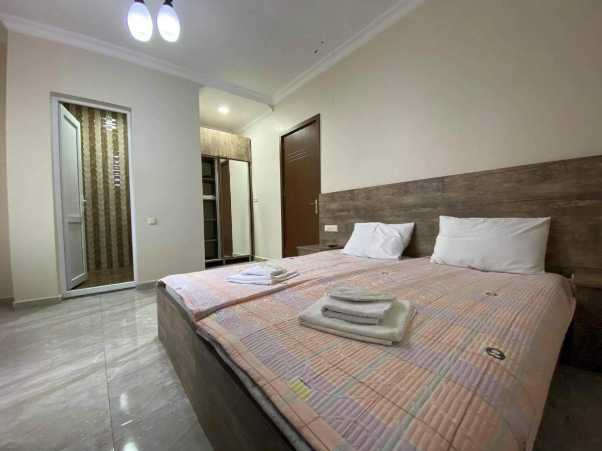 Family Hotel Batumi Esterno foto