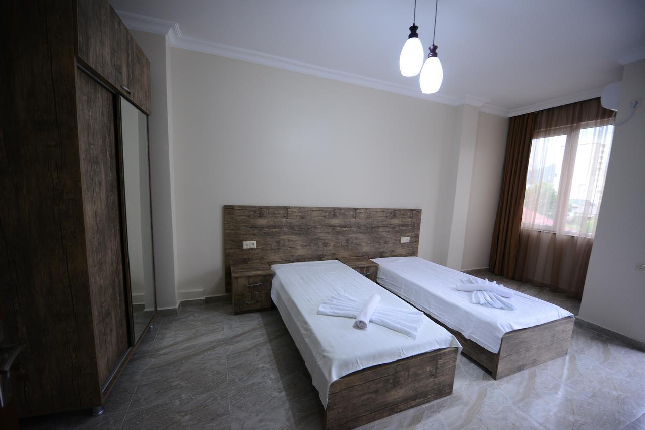 Family Hotel Batumi Esterno foto