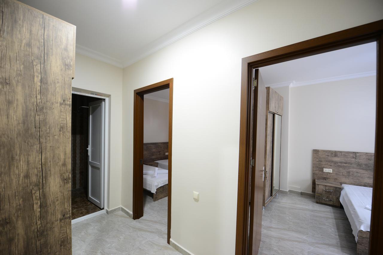 Family Hotel Batumi Esterno foto